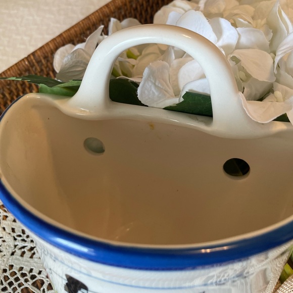 Wall Pocket with painted Dutch Boy and Girl - Picture 4 of 6